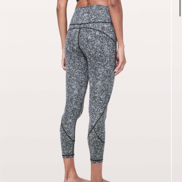 *RARE* Lululemon In Movement Tight 25" *Everlux - Picture 9 of 10